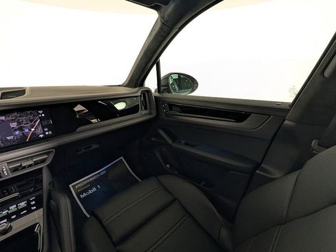 Certified 2026 Porsche Cayenne GTS AWD/4WD image 23