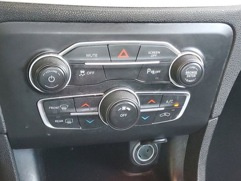 Used 2022 Dodge Charger SXT w/ Leather Interior Group image 26