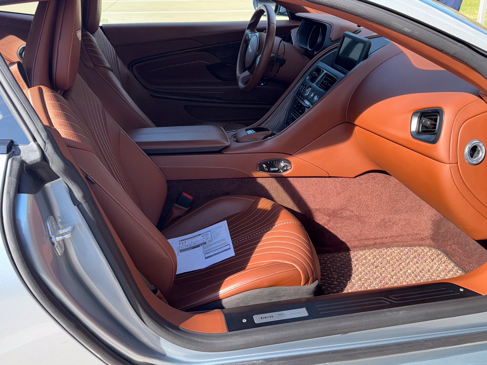 Used 2018 Aston Martin DB11 V12 RWD image 19