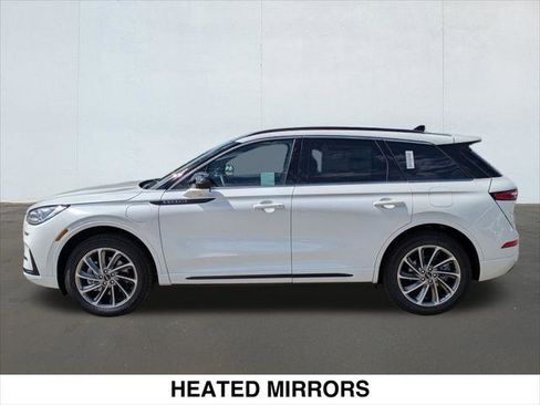 New 2025 Lincoln Corsair Grand Touring image 3