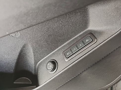 Certified 2021 Chevrolet Equinox Premier image 24