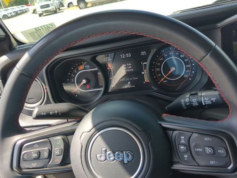 Used 2024 Jeep Wrangler Unlimited Rubicon image 15