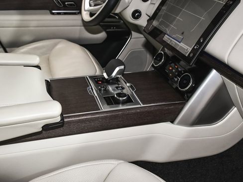 Used 2023 Land Rover Range Rover SE image 65