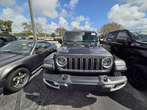 Used 2025 Jeep Wrangler Sahara w/ Safety Group image 4