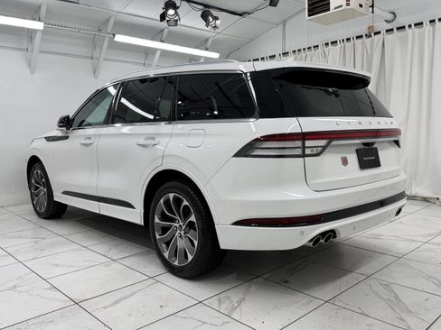 Used 2022 Lincoln Aviator Grand Touring w/ Elements Package Plus image 3