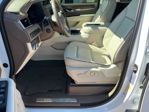 Used 2022 GMC Yukon XL Denali AWD/4WD image 17