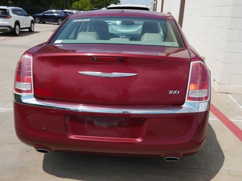 Used 2014 Chrysler 300 w/ Driver Convenience Group RWD image 5