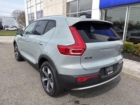 Used 2025 Volvo XC40 B5 Plus AWD/4WD image 3