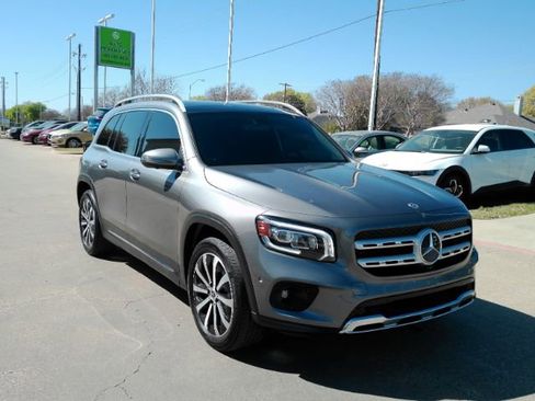 Used 2020 Mercedes-Benz GLB 250 w/ Premium Package image 5
