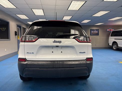Used 2019 Jeep Cherokee Latitude Plus w/ Travel & Safety Group image 7