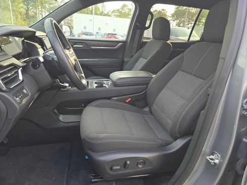 Used 2025 GMC Acadia Elevation image 29