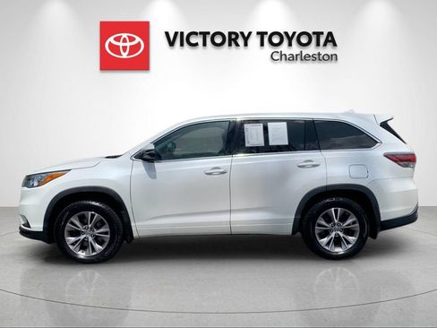 Used 2015 Toyota Highlander Plus AWD/4WD image 2