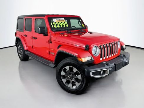 Used 2019 Jeep Wrangler Unlimited Sahara w/ Dual Top Group AWD/4WD image 3