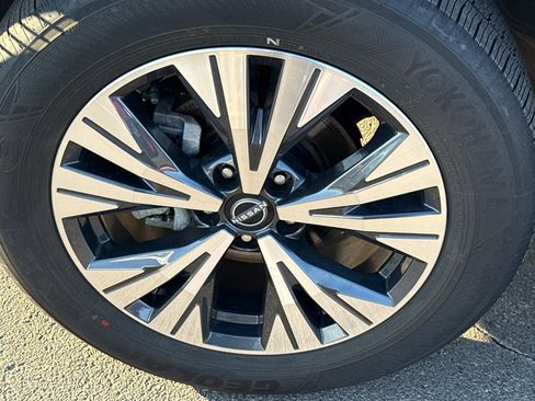 Certified 2023 Nissan Rogue SV image 9