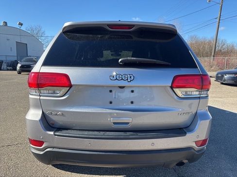 Used 2018 Jeep Grand Cherokee Laredo image 4
