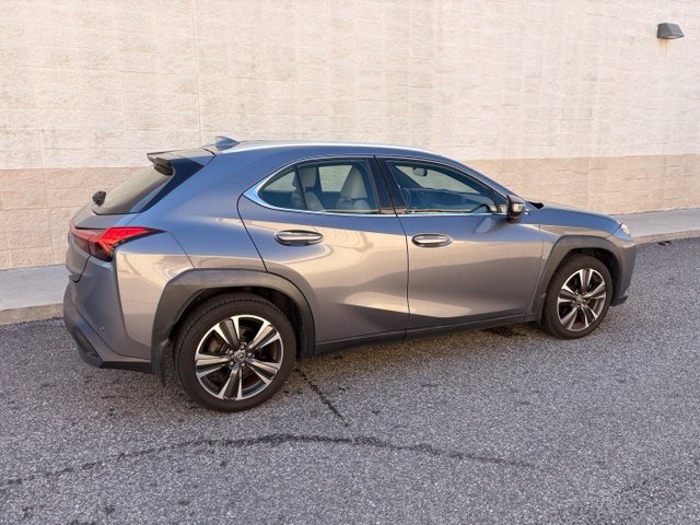 Used 2019 Lexus UX 200 w/ Premium Package FWD image 4