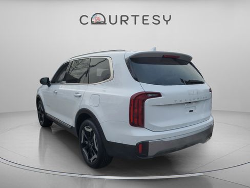 Certified 2025 Kia Telluride S image 3