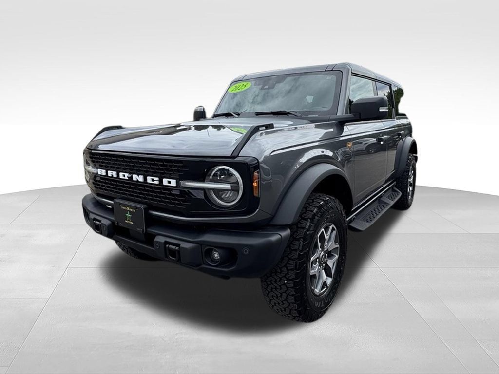 Used 2025 Ford Bronco Badlands AWD/4WD image 2