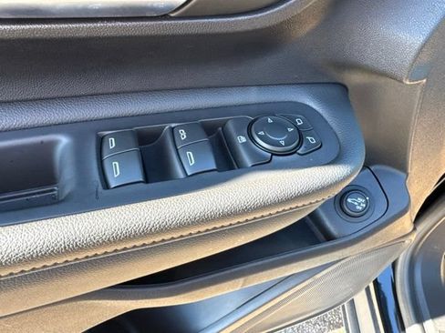Used 2024 GMC Terrain AT4 AWD/4WD image 9