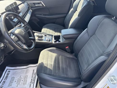 Used 2024 Mitsubishi Outlander 4WD Plug-In Hybrid image 13