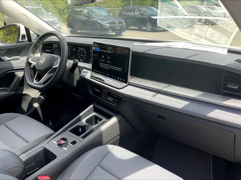 New 2025 Volkswagen Tiguan SE image 10