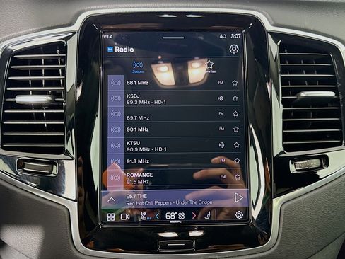 Used 2024 Volvo XC90 T8 Ultimate w/ Protection Package Premier image 17