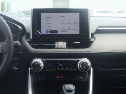 Used 2025 Toyota RAV4 XLE AWD/4WD image 19