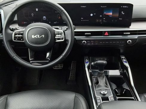 Used 2024 Kia Sorento SX FWD image 11