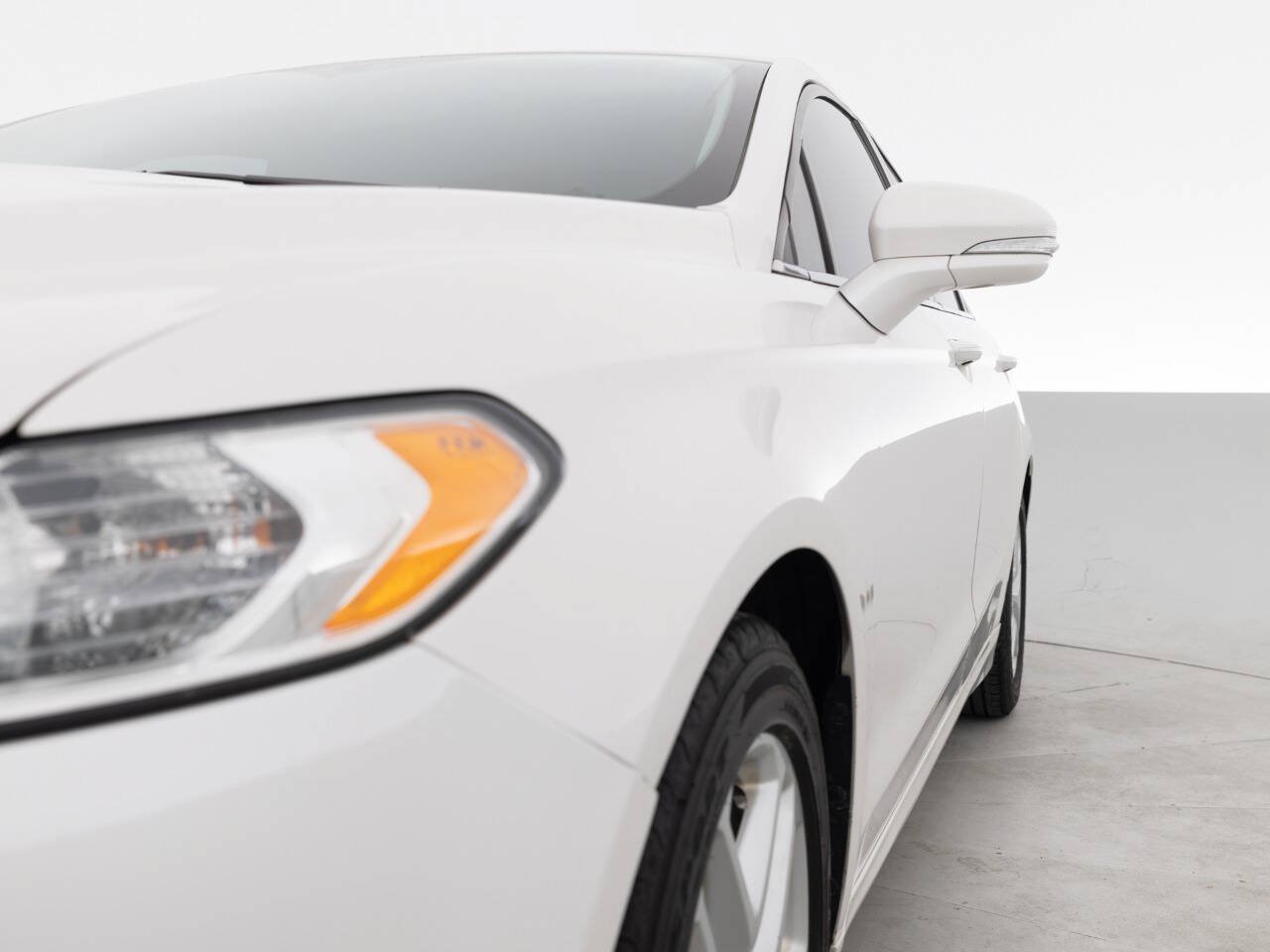 Used 2014 Ford Fusion SE FWD image 12