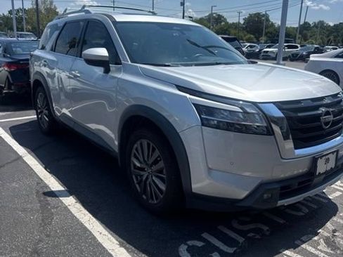 Used 2022 Nissan Pathfinder SL w/ SL Premium Package FWD image 14