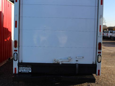 Used 2023 GMC Savana 3500 RWD image 7