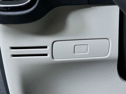 New 2026 Volvo XC40 B5 Ultra w/ Climate Package image 10