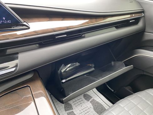 Used 2023 Cadillac Escalade Sport Platinum w/ LPO, ONYX Package image 31