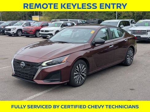 Used 2025 Nissan Altima 2.5 SV FWD image 10