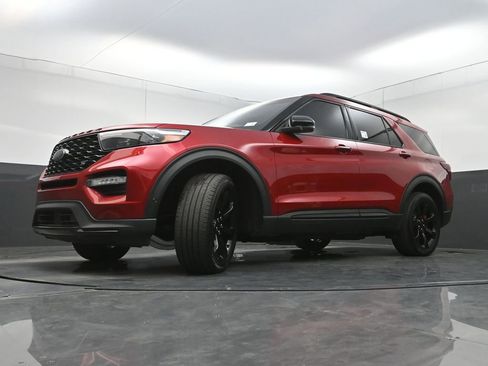 Used 2022 Ford Explorer ST w/ Equipment Group 401A AWD/4WD image 28