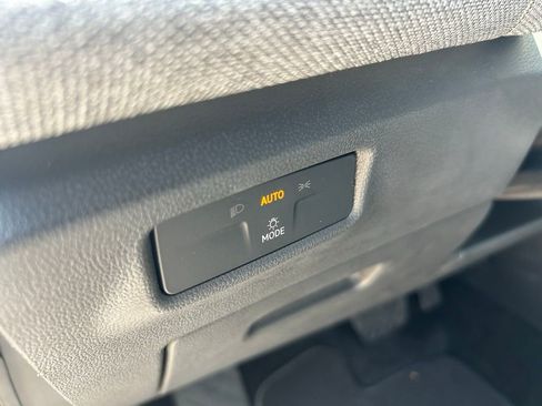 Used 2025 Volkswagen Tiguan S image 47