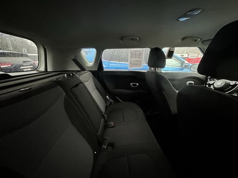 Used 2019 Kia Soul + image 10