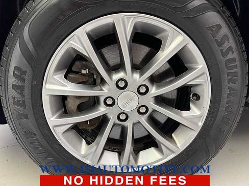 Used 2020 Jeep Cherokee Latitude Plus AWD/4WD image 9