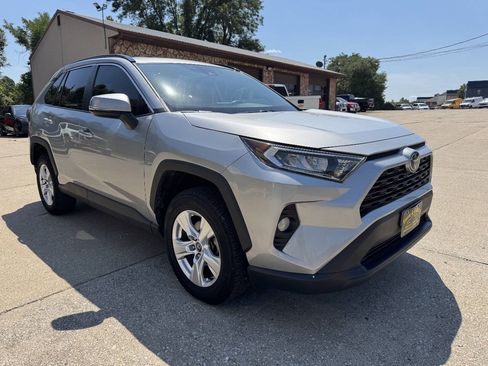 Used 2020 Toyota RAV4 XLE FWD image 3