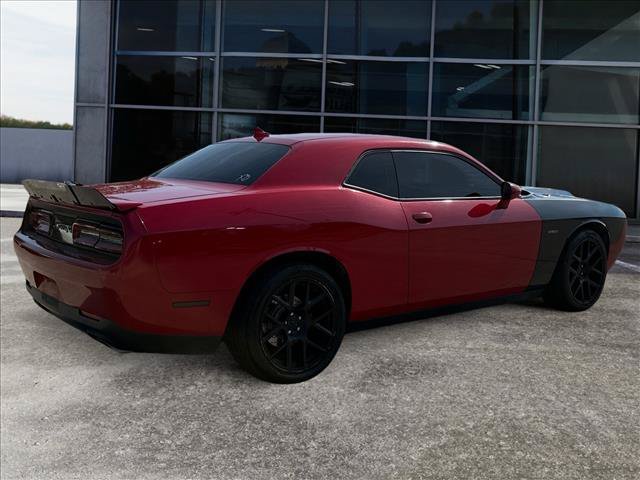 Used 2017 Dodge Challenger R/T w/ Driver Convenience Group RWD image 5