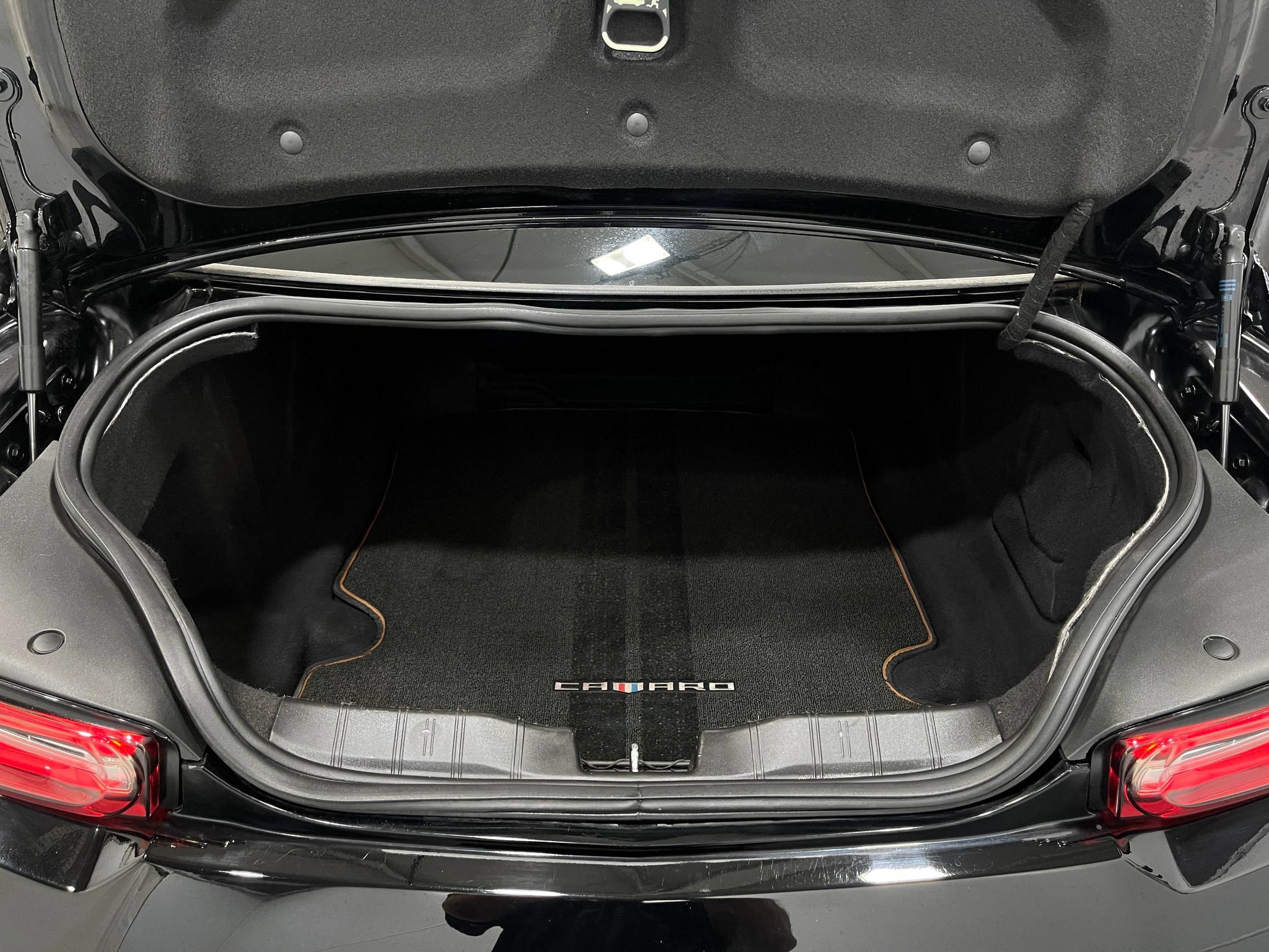Used 2019 Chevrolet Camaro SS w/ LPO, Ground Effects Package RWD image 26
