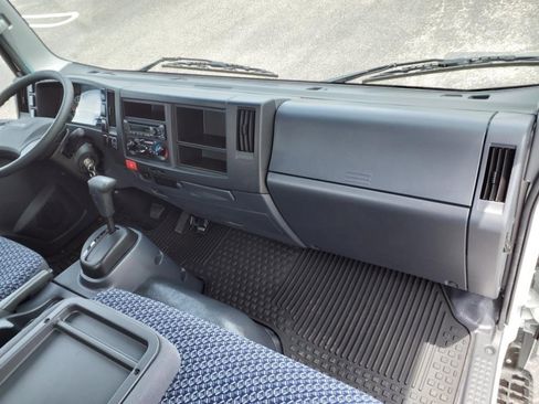 New 2025 Chevrolet Low Cab Forward image 8