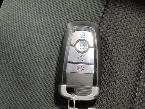 Used 2019 Ford Fusion SE image 32