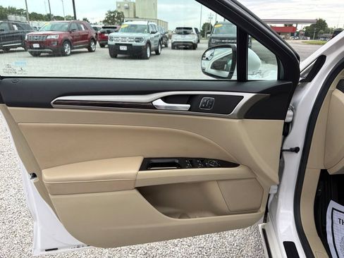 Used 2015 Ford Fusion SE w/ Equipment Group 202A FWD image 13