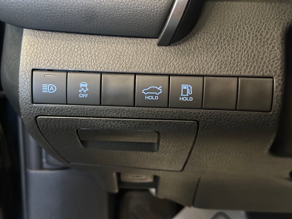 Used 2021 Toyota Camry SE AWD/4WD image 18