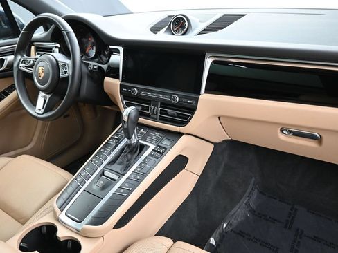 Certified 2020 Porsche Macan S AWD/4WD image 30