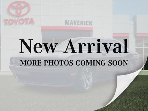 Used 2015 Dodge Challenger SXT RWD image 1