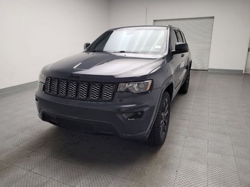 Used 2018 Jeep Grand Cherokee Altitude image 15