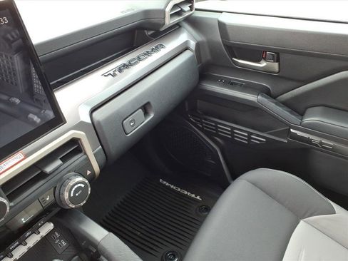 Used 2024 Toyota Tacoma TRD Sport image 25