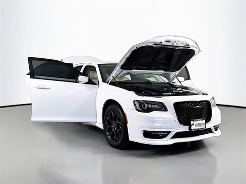 Used 2023 Chrysler 300 Touring L image 26
